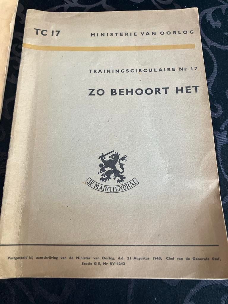 Militair handboek: Zo behoort het (1948), Boeken, Oorlog en Militair, Ophalen of Verzenden, 1945 tot heden, Gelezen, Algemeen
