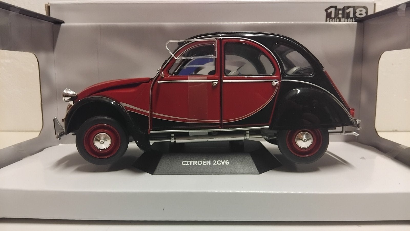 Citroen 2CV 6 Charteston bordeaux/zwart Solido 1/18 KRD, Hobby en Vrije tijd, Modelauto's | 1:18, Ophalen of Verzenden, Zo goed als nieuw