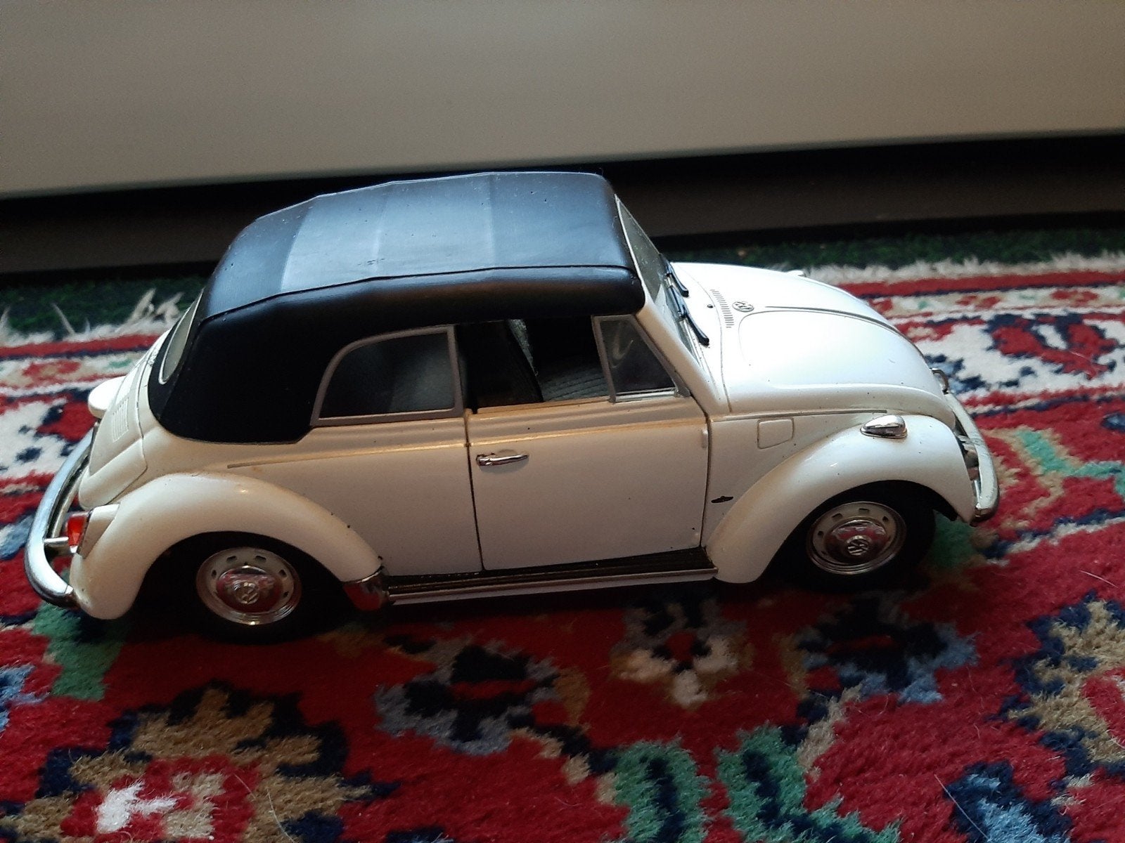 Revell Volkswagen Kever Cabriolet 2001 - 1/18 Schaalmodel, Ophalen of Verzenden, Zo goed als nieuw, Auto, Revell