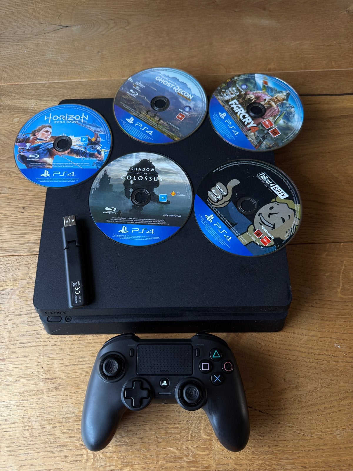 PlayStation 4 Slim 500GB + Controller + 5 Games, Spelcomputers en Games, Ophalen of Verzenden, Zo goed als nieuw, Met 1 controller