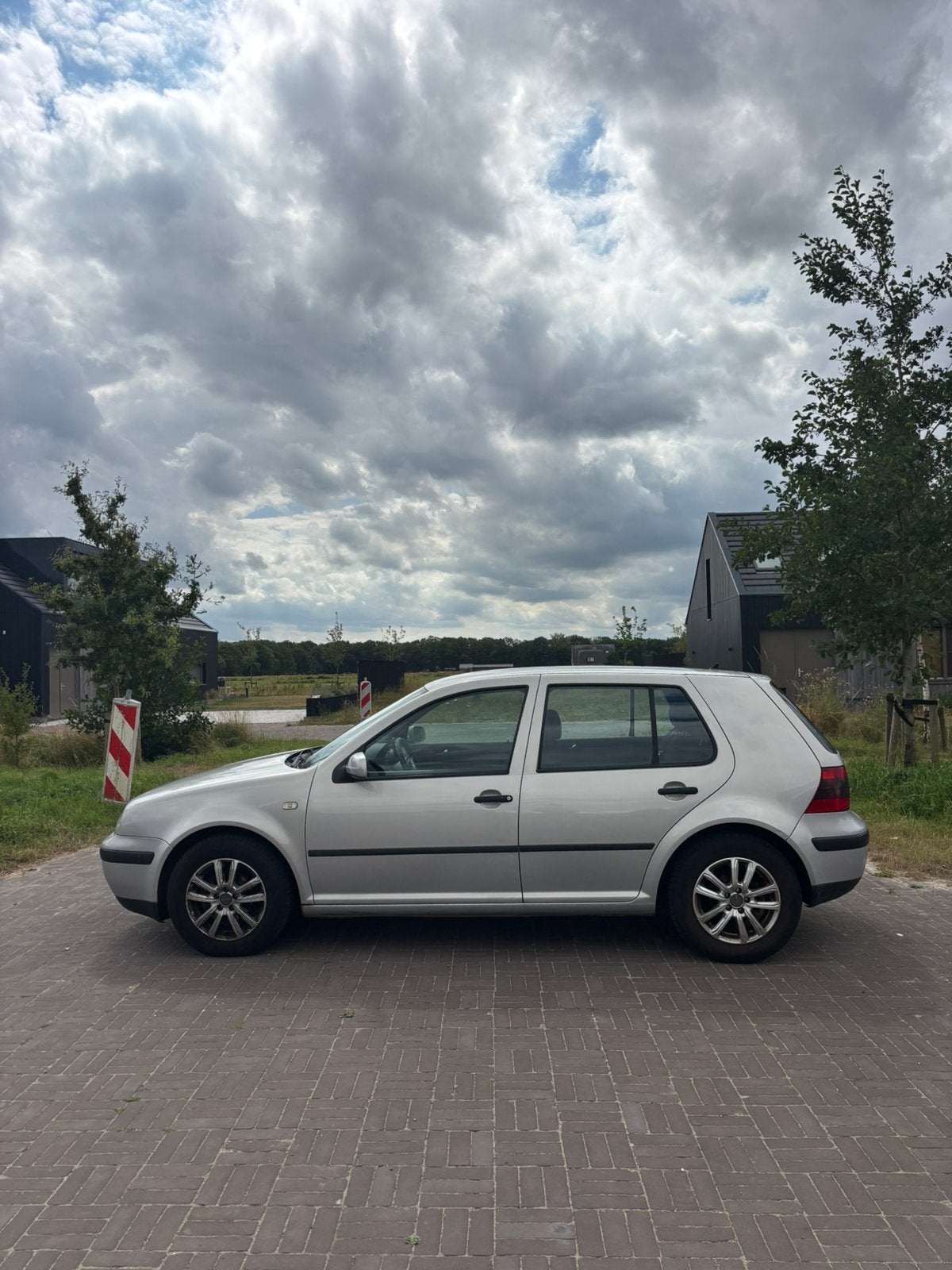 Volkswagen Golf 1.6 74KW 1999 Grijs, Auto's, Stof, 4 cilinders, Bluetooth, 100 pk