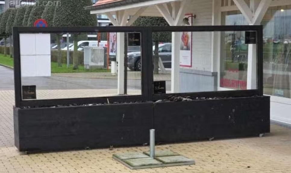 Gezocht Terrasschermen met evt.plantenbak en glas, Ophalen of Verzenden, Gebruikt