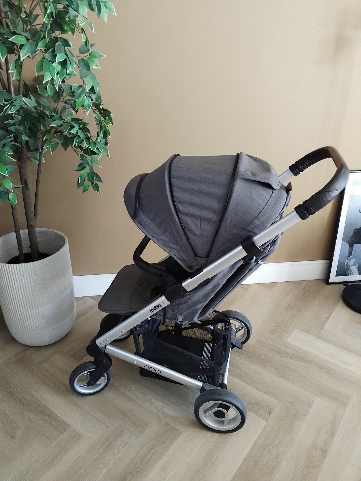 Mutsy Nexo buggy grijs, Ophalen, Zo goed als nieuw, Verstelbare rugleuning