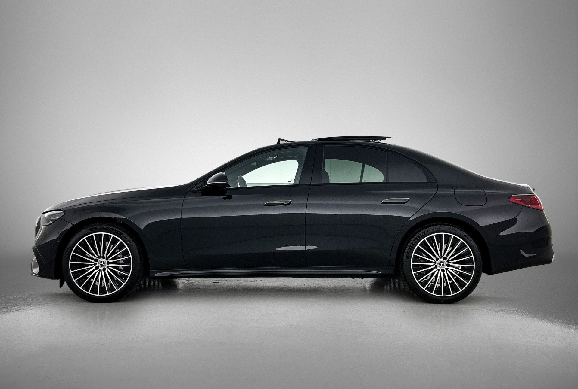 Mercedes-Benz E-Klasse 300 e Business Solution AMG | Premium, Auto's, Automaat, Achterwielaandrijving, Zwart, Zwart