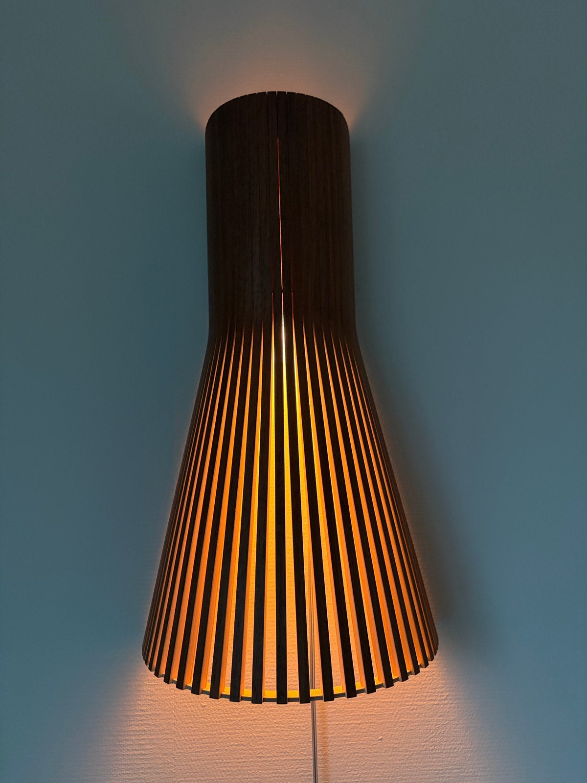 Set van 3 Secto 4231 wandlamp in Walnoot, Ophalen, Bruin, Natuurlijk materiaal, E14 (klein)