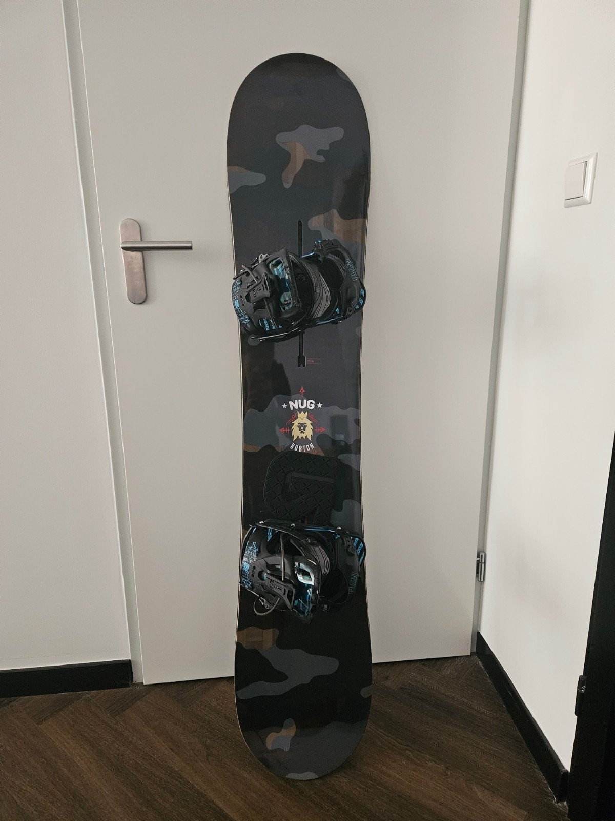 Burton NUG 146 Flying V Snowboard met Flow bindingen, Sport en Fitness, Ophalen, Gebruikt, Board