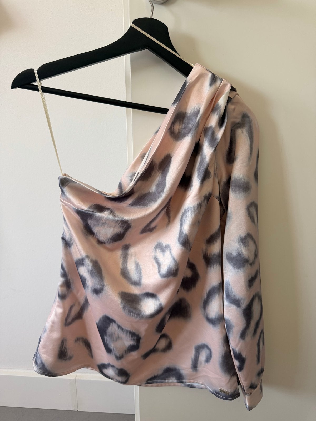 JOSH V One-Shoulder Top met Luipaardprint - Maat M, Maat 38/40 (M), Ophalen of Verzenden, Zo goed als nieuw, Lange mouw