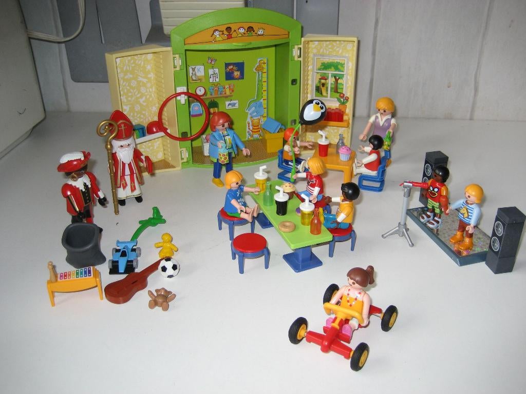 playmobil kinderdagverblijf met sint en piet op bezoek, Ophalen of Verzenden, Zo goed als nieuw