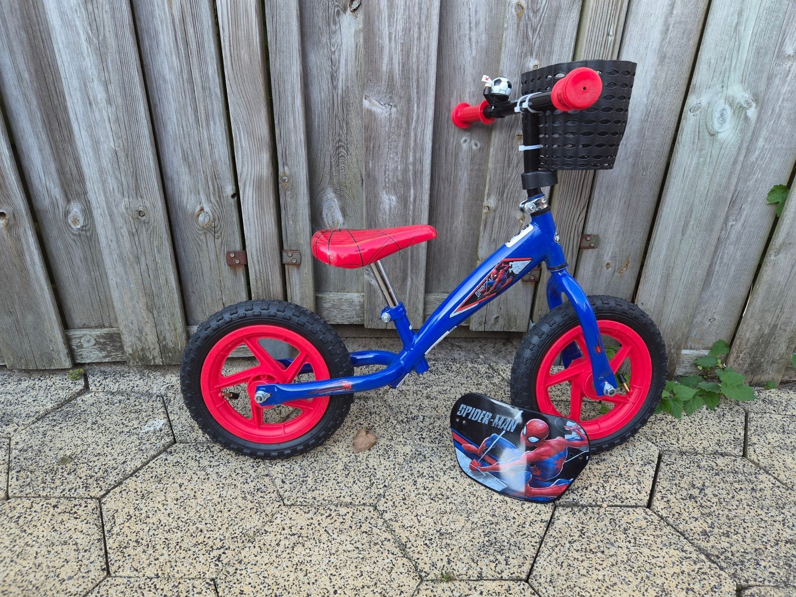 Stoere loopfiets van spiderman 12 inch, Ophalen, Zo goed als nieuw, Minder dan 16 inch