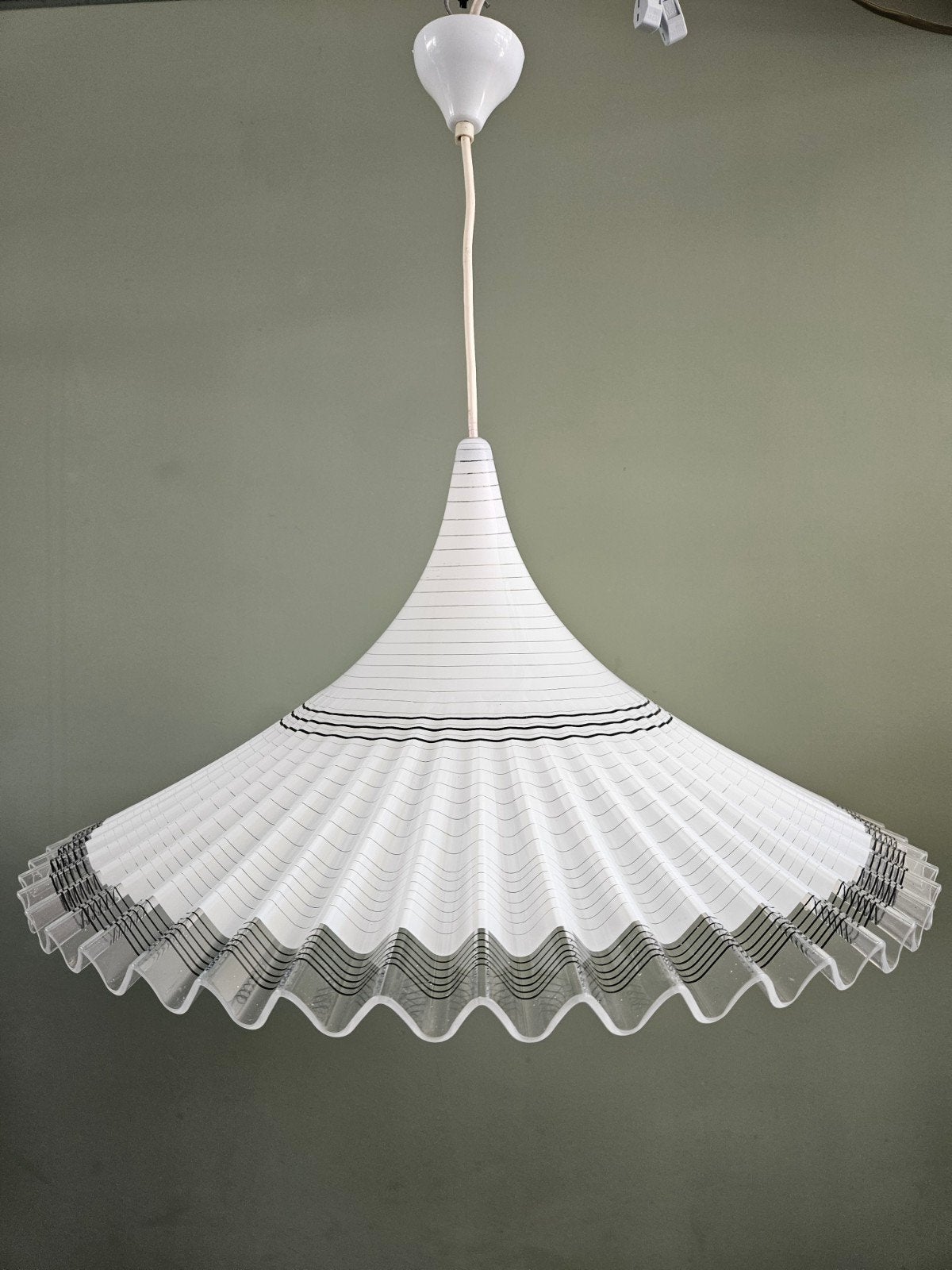 Vintage hanglamp, heksenhoed, wit en transparant kunststof, Kunststof, Gebruikt, Vintage, Retro, Modern, E27 (groot)