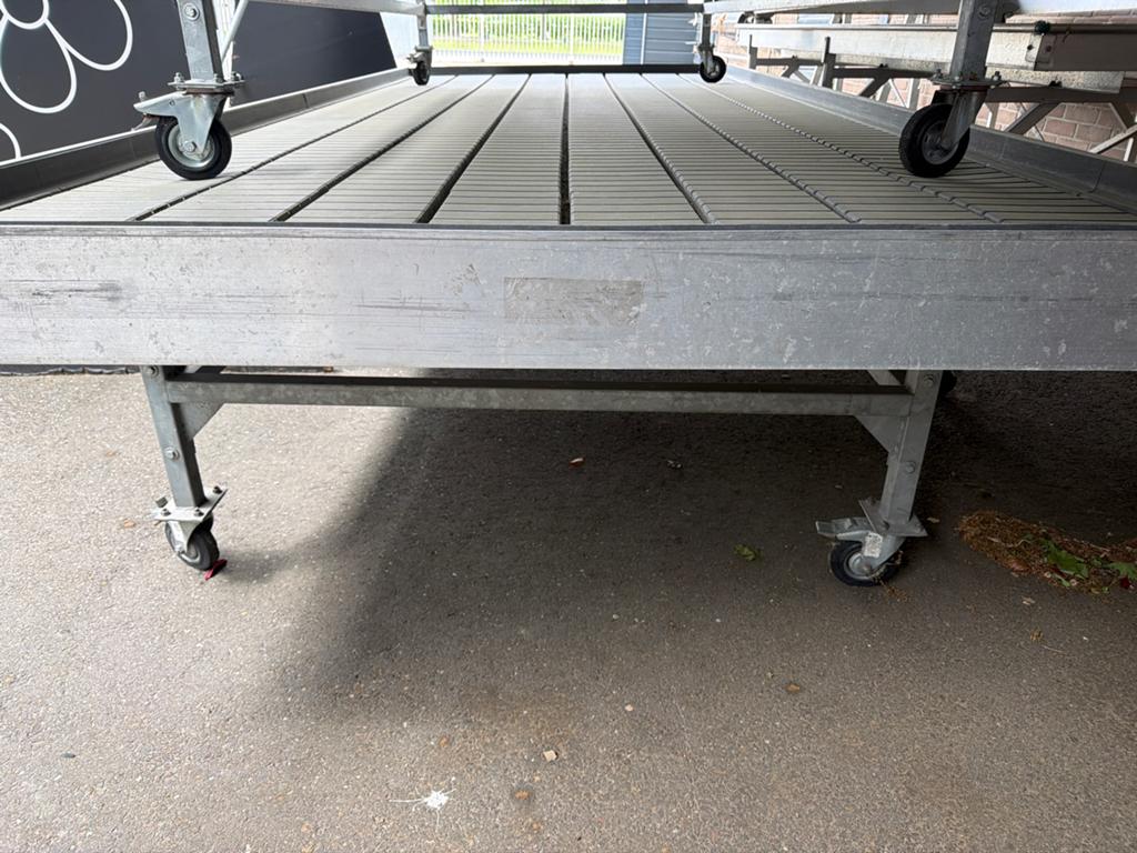 Verrijdbare werktafel/plantentafel 1,67x 3.70x75cm, Tuin en Terras, Ophalen, Gebruikt