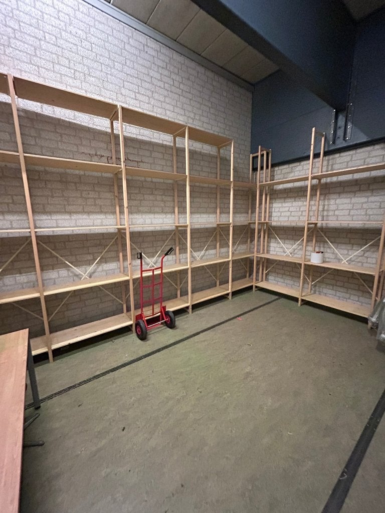 Houten stelling met legborden, Ophalen