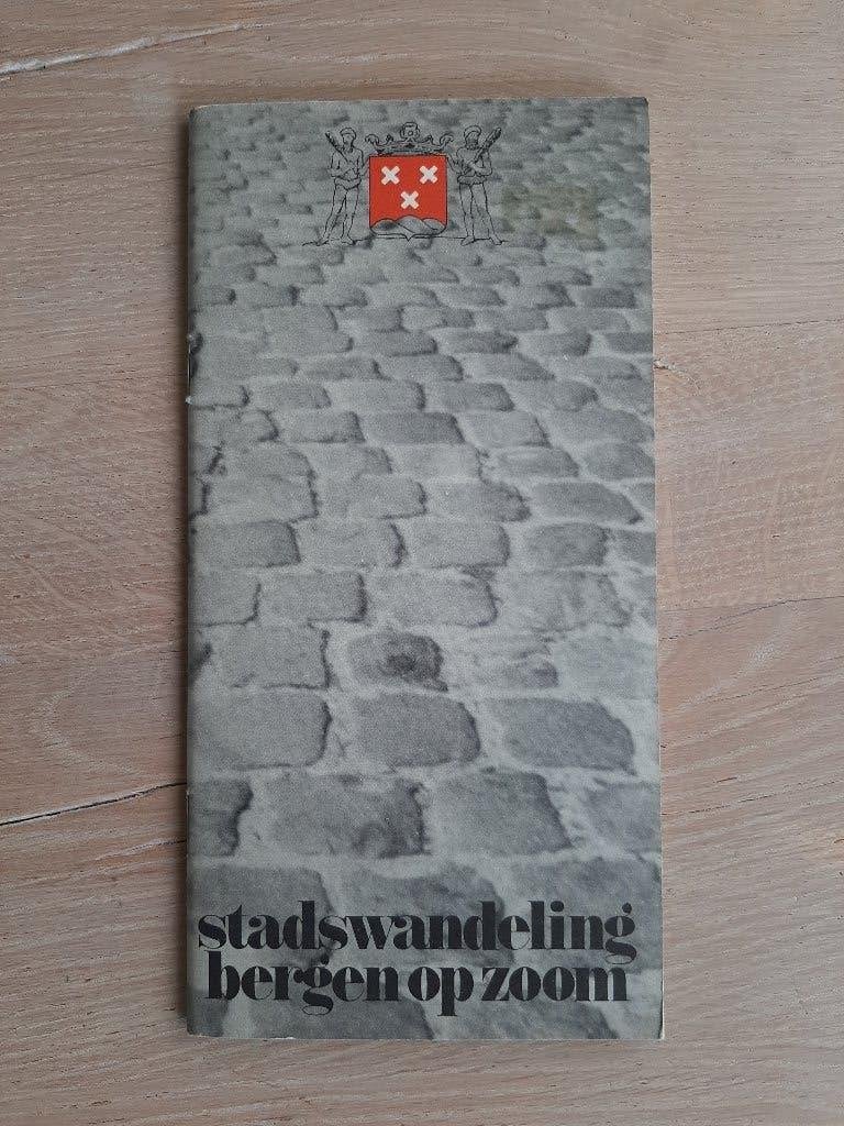 folderboekje Stadswandeling Bergen op Zoom, 1978 plattegrond, Folder, VVV, Ophalen of Verzenden, Zo goed als nieuw