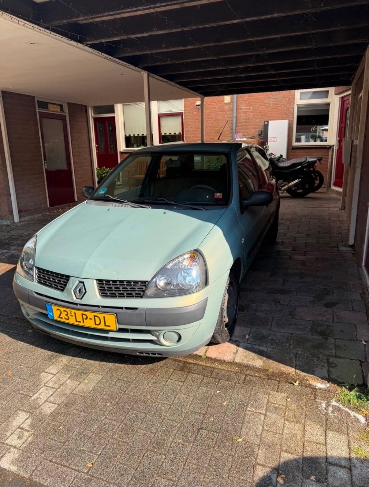 Renault Clio 1.2 16V 3DR 2005 2003 Groen, 74 pk, 31 €/maand, 4 cilinders, Origineel Nederlands