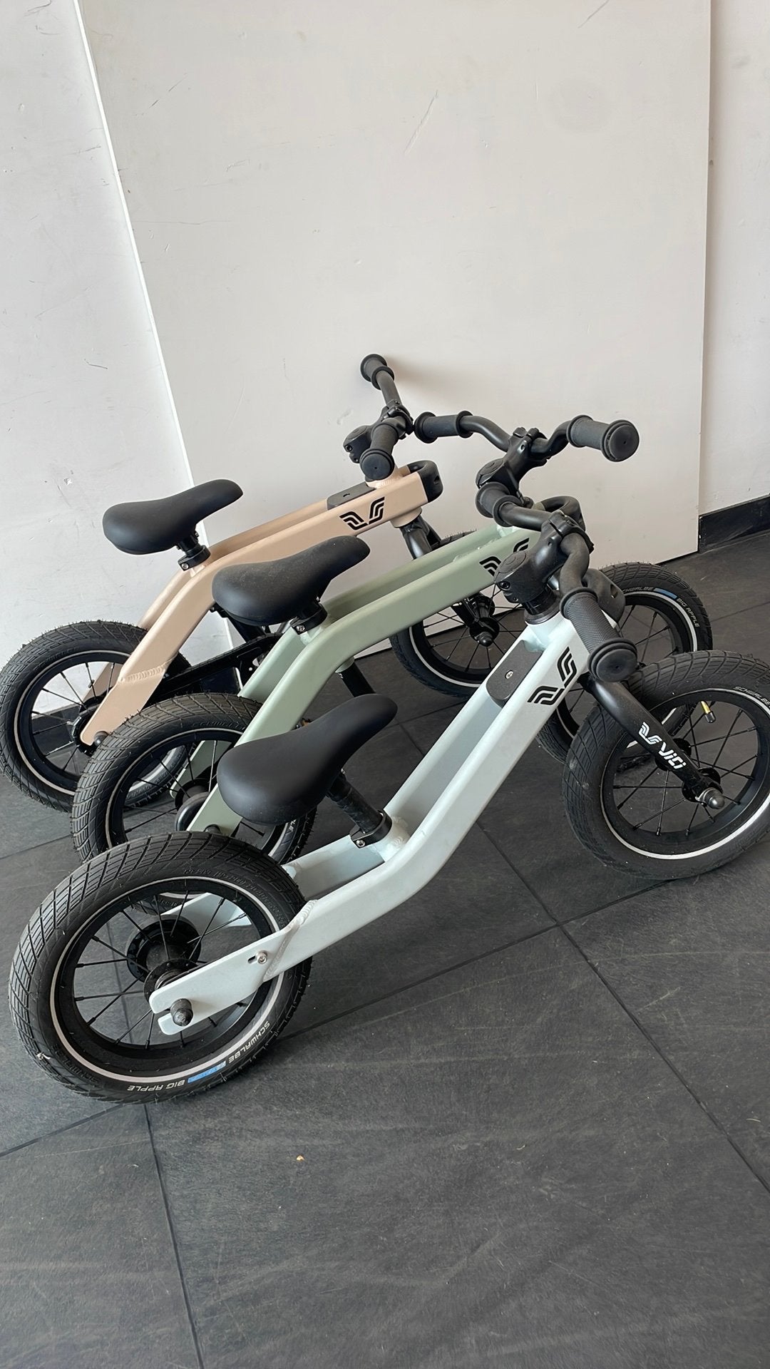 DEMO VICI BLAUW,GROEN,ROZE KINDERFIETSEN, Ophalen, Zo goed als nieuw, Quinny