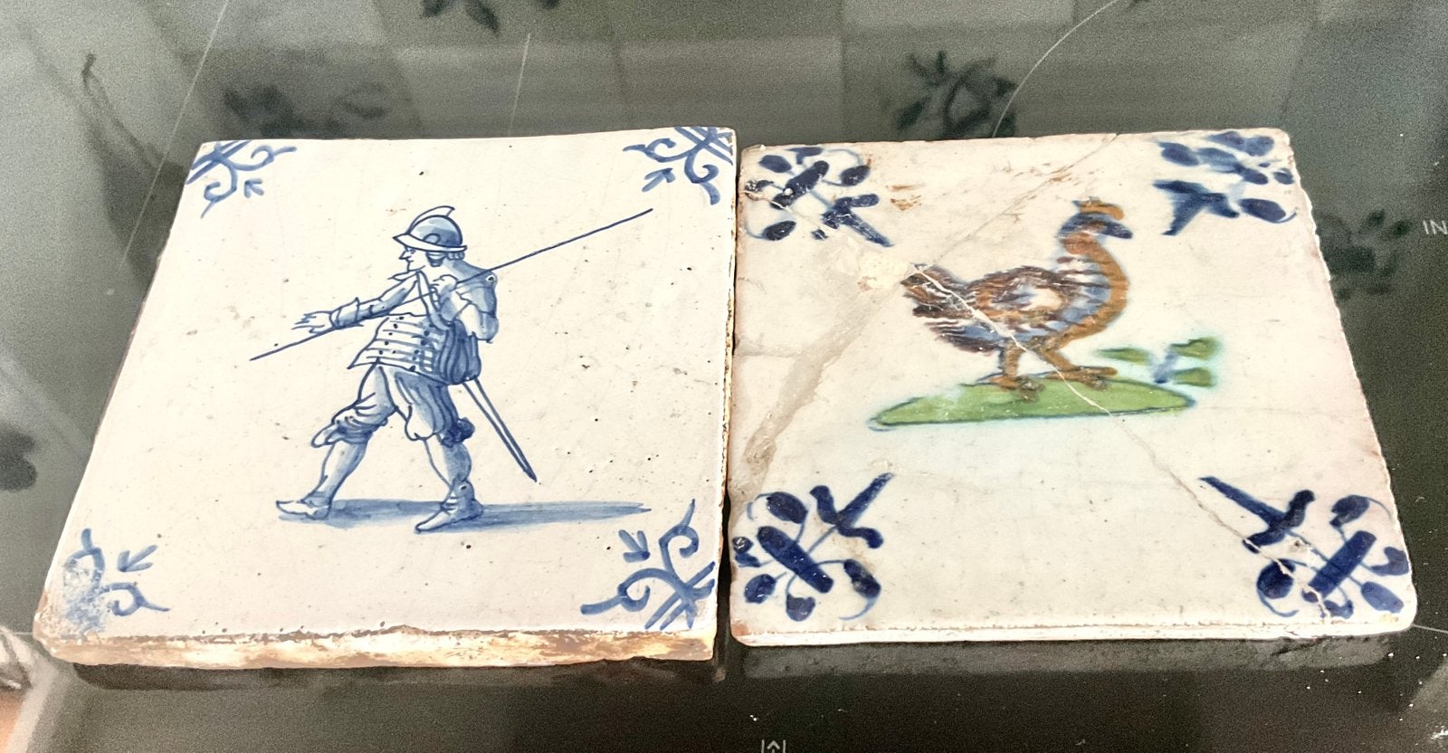 2 antieke tegel, waarvan 1 gerestaureerd., Ophalen of Verzenden