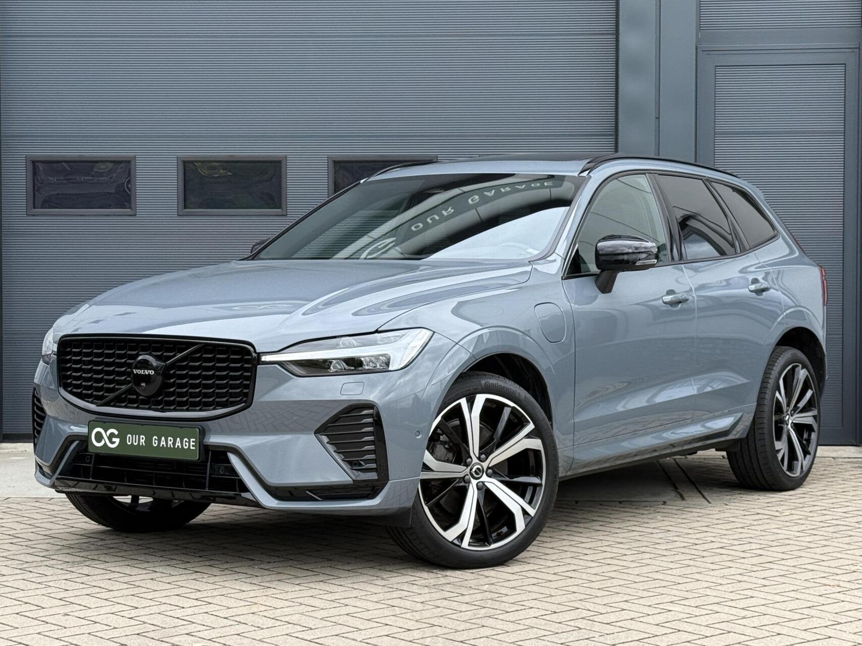 Volvo XC60 T8 Plug-in AWD Ultimate Dark|Long|360|B&W|Pano|Hu, Automaat, Gebruikt, 4 cilinders, Leder en Stof
