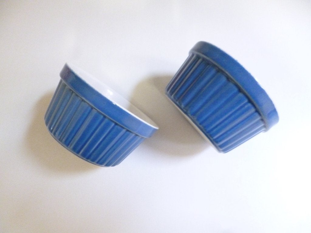 2 NIEUWE blauwe soufflé/ovenschaaltjes, Ophalen of Verzenden, Nieuw, Aardewerk, Schaal of Schalen
