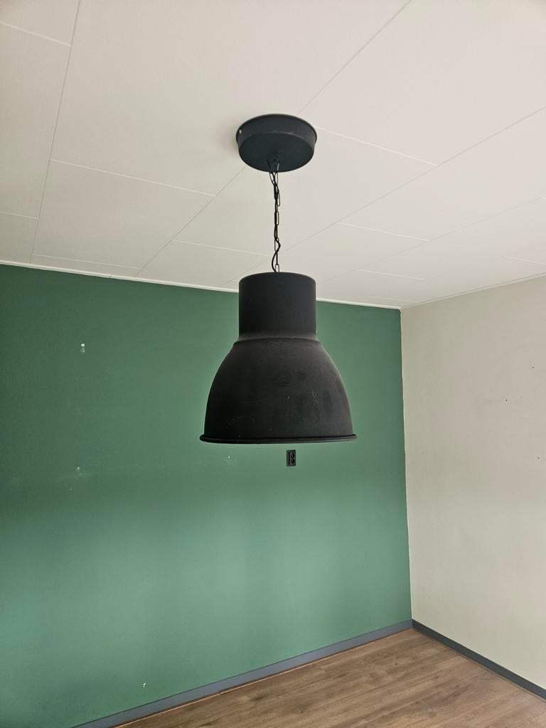 Zwarte industriële hanglamp - perfect voor elke ruimte, Ophalen of Verzenden, Zo goed als nieuw, Industrieel, Metaal