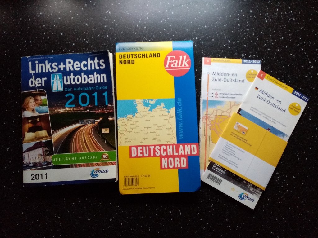 Duitsland landkaarten en Autobahn boek, Boeken, Gelezen, 2000 tot heden, Ophalen of Verzenden, Landkaart