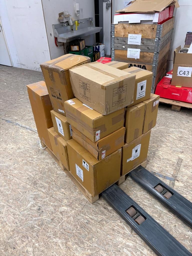 Richmond Pallet met diverse woonaccessoires 2, Ophalen