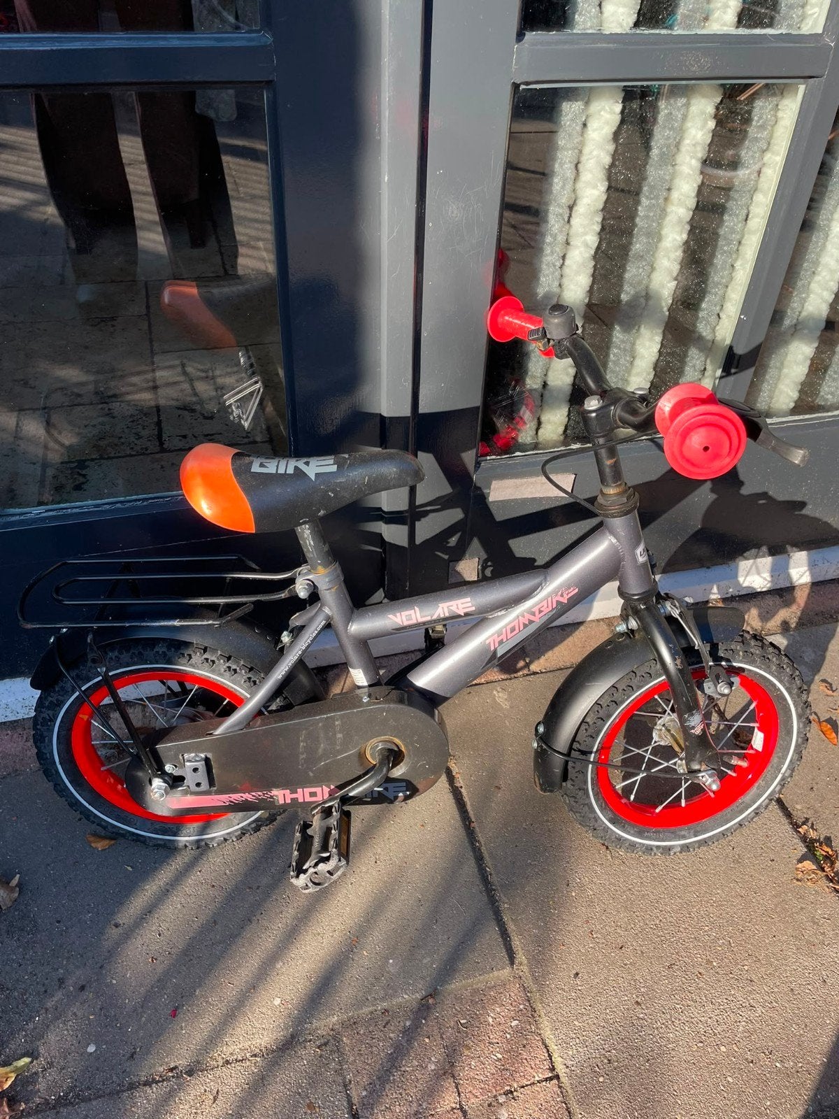 Netjes kinderfietsje grijs met rood 12.5 inch, Ophalen, Gebruikt, Minder dan 14 inch