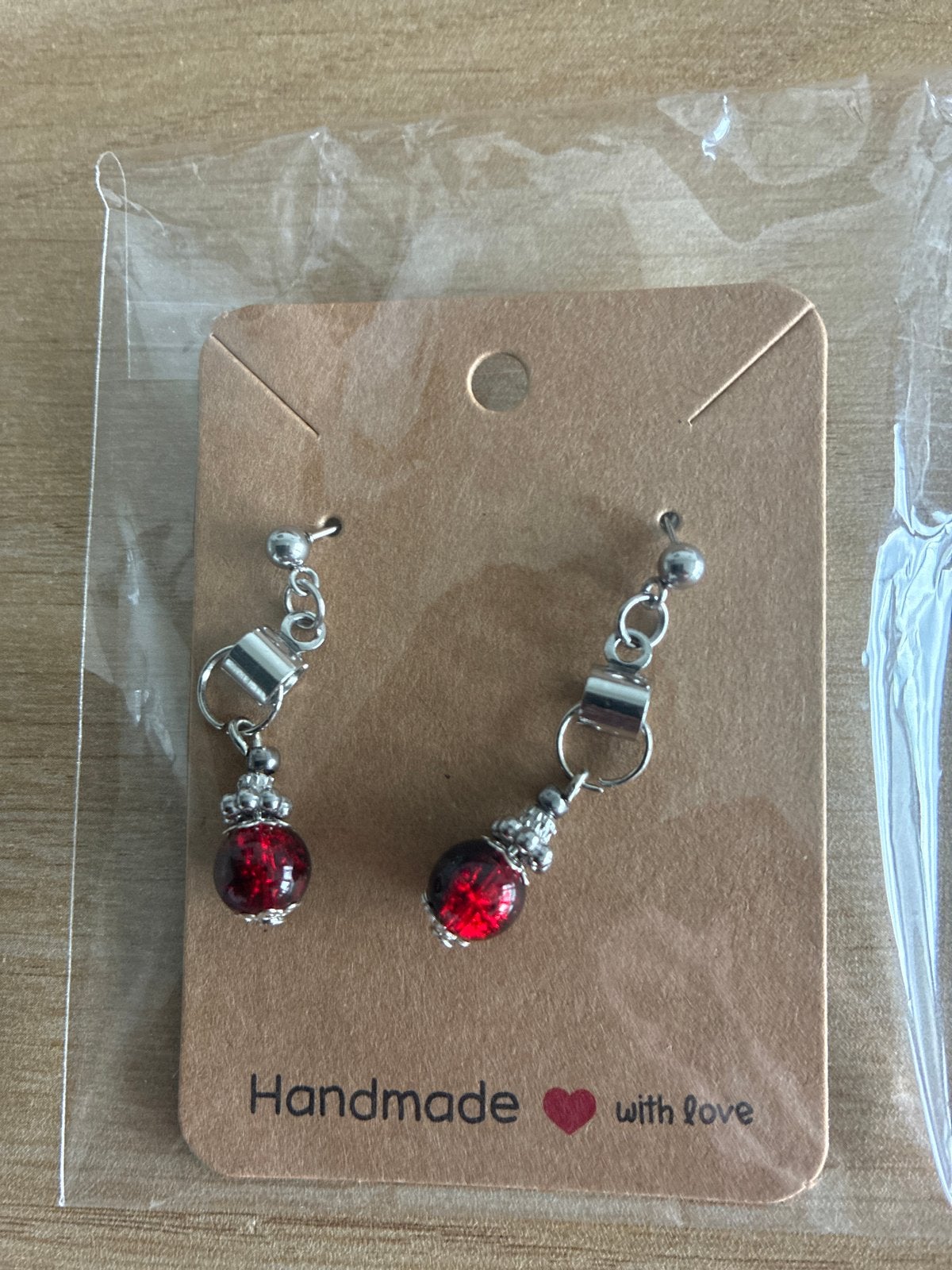 Nieuwe handgemaakte RvS oorbellen met rode kralen, Sieraden, Tassen en Uiterlijk, Oorbellen, Overige materialen, Hangers, Nieuw