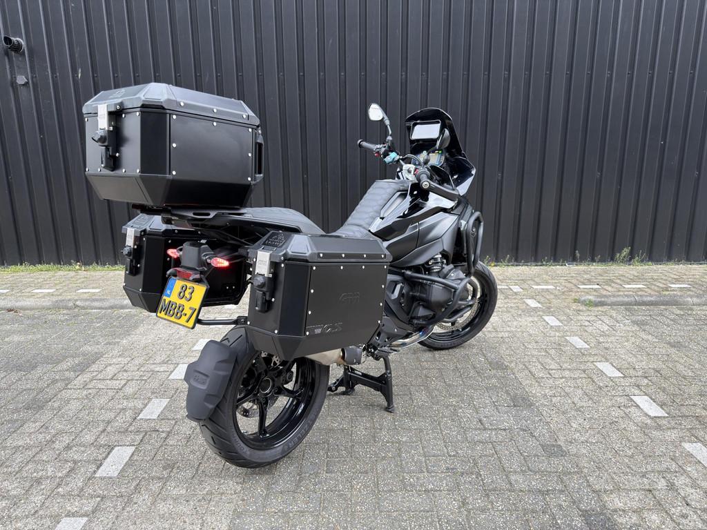 BMW R 1300 GS ASA BTW CUSTOM ALLE OPTIES GIVI TOP EN ZIJKOFF, Einsteinlaan 5
2289 CC  Rijswijk, NL, Handvatverwarming, Meer dan 35 kW