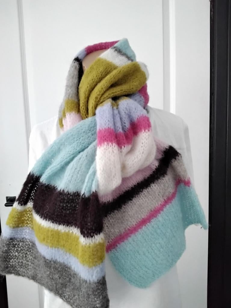 Nieuwe handgebreide sjaal van zijde/alpaca, 2.10m, Kleding | Dames, Made by me, Ophalen of Verzenden, Nieuw, Sjaal