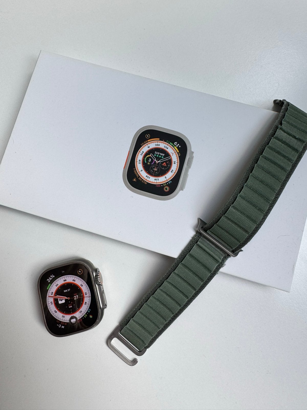 Apple Watch Ultra 1 met Groen Alpine bandje, Sieraden, Tassen en Uiterlijk, Smartwatches, Ophalen, IOS, Waterdicht, Grijs