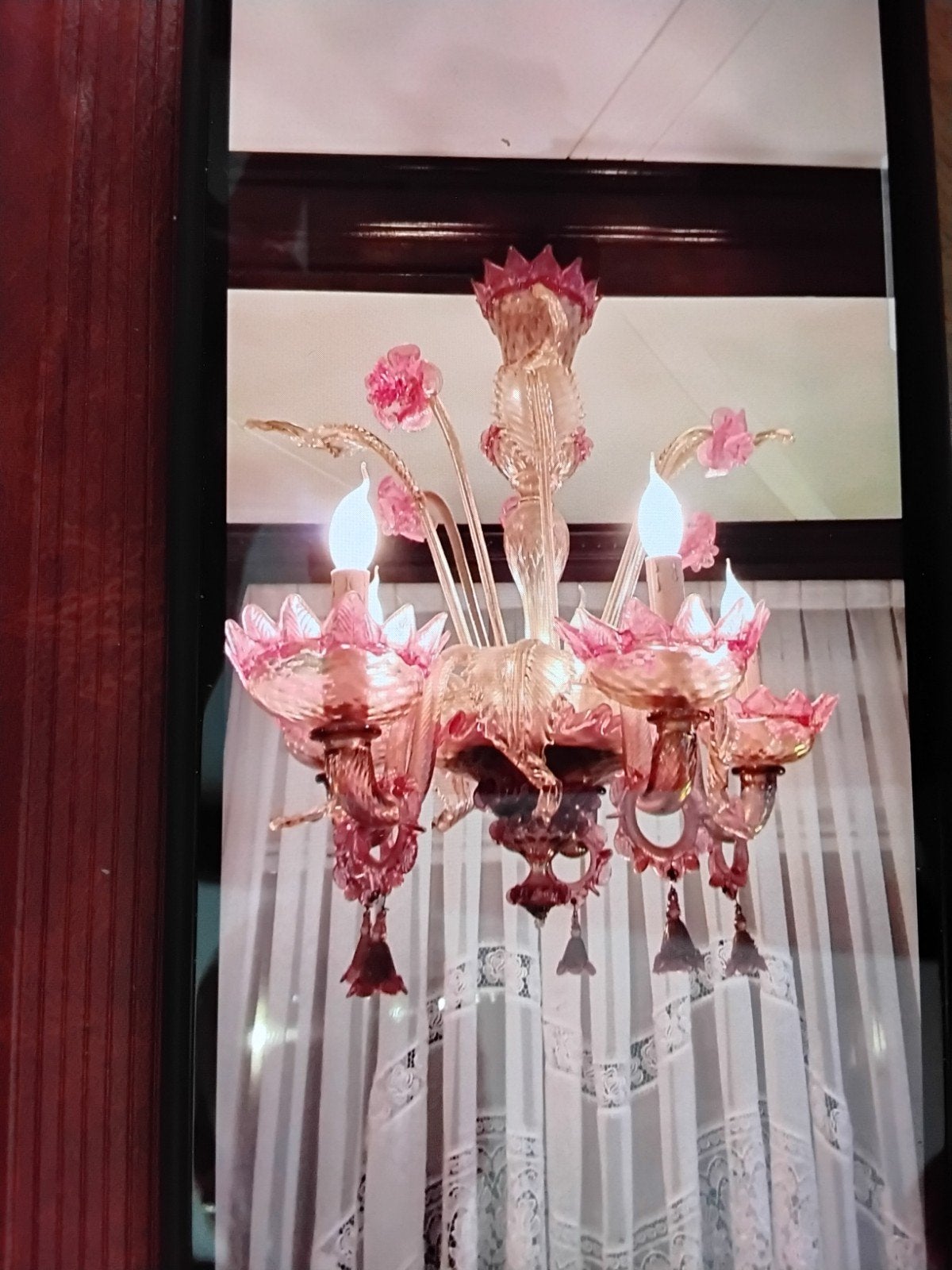 Vintage Roze Glazen Kroonluchter met Bloemdetails, Huis en Inrichting, Lampen | Kroonluchters, Ophalen, Gebruikt, Glas, Vintage, Klassiek, Romantisch