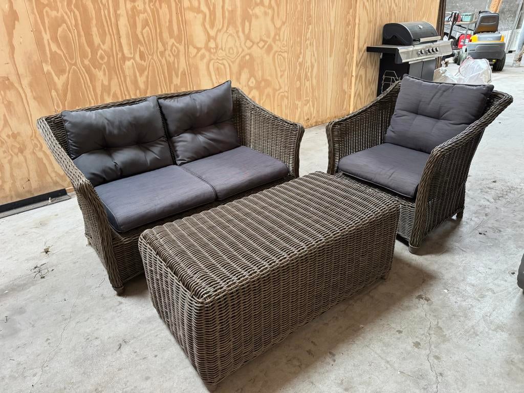 Wicker twee zitsbank en losse stoel met tafel, Ophalen, Zo goed als nieuw