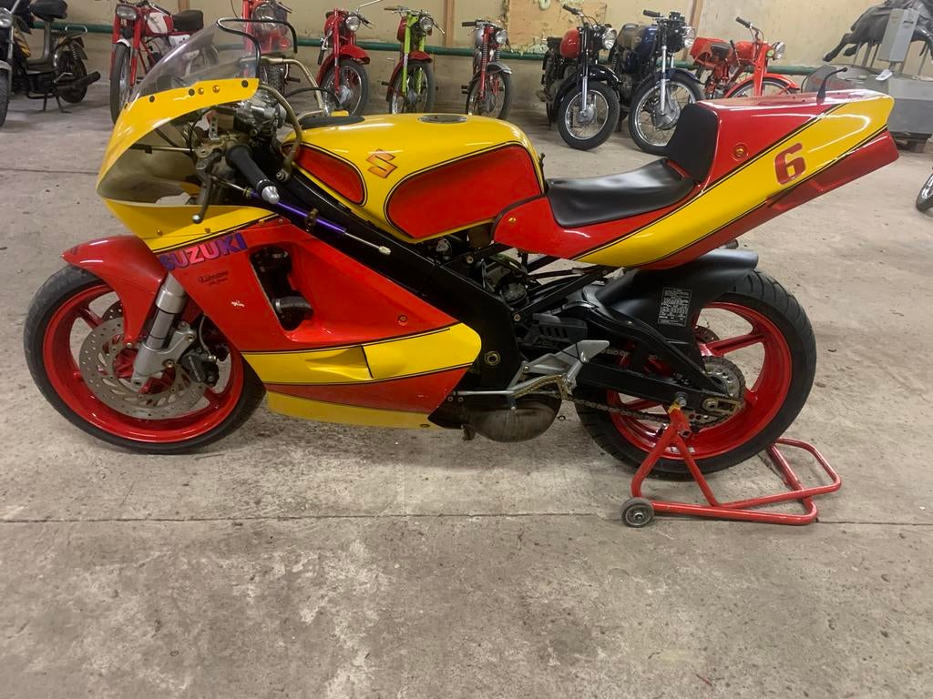 Suzuki RGV250 Gamma Race Uitvoering in Pista circuit kleuren, Info@suzuki.jp, Japan, Suzuki rg250 gamma, Bedrijf
