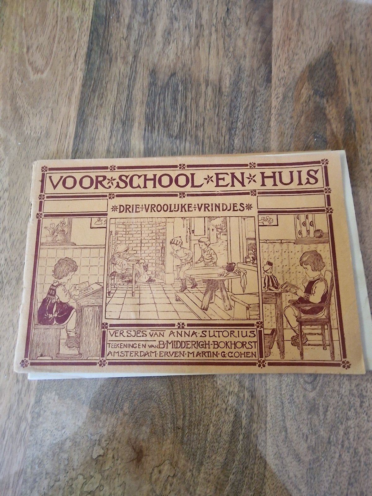 Drie Vrolijke Vrindjes - Anna Sutorius - kaft los, Ophalen of Verzenden, Gelezen, Fictie algemeen