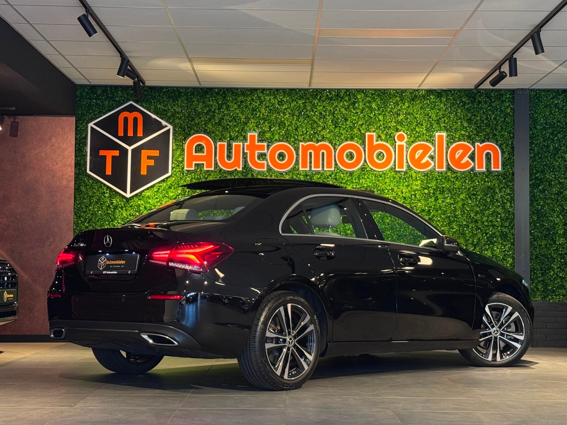 Mercedes-Benz A-klasse 250 e Business Sol. |218 PK|PANO|ACC|, Gebruikt, 4 cilinders, Met garantie (alle), 15 kWh