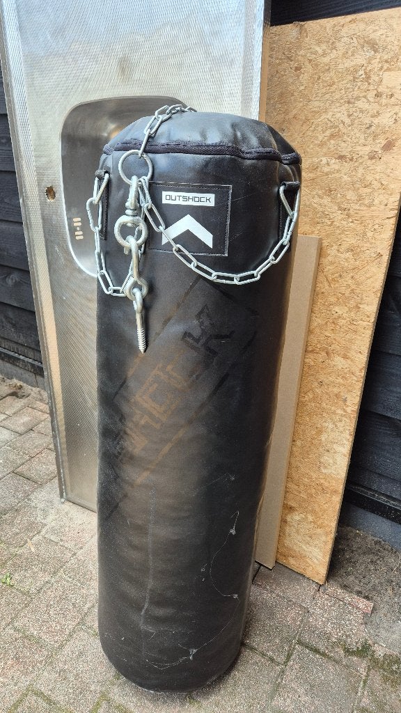 Outshock bokszak 20kg.+ 2 paar bokshandschoenen, Ophalen, Zo goed als nieuw, Bokszak