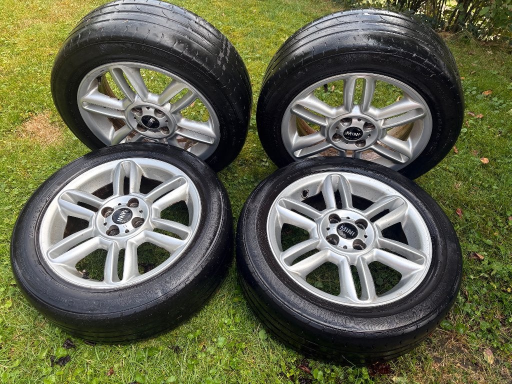 Mini Cooper 16 inch velgen met zomerbanden, Ophalen, Gebruikt, 16 inch, Banden en Velgen