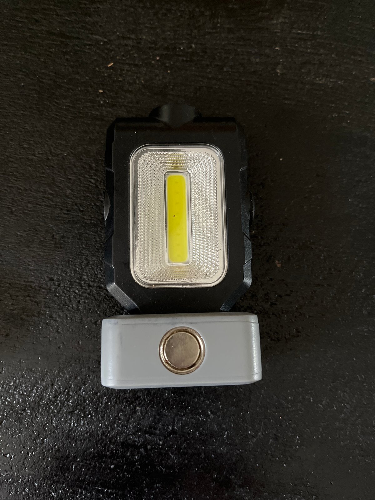 Compacte COB LED Zaklamp met Magneet en Batterijvoeding, Ophalen of Verzenden, Zo goed als nieuw, Batterij