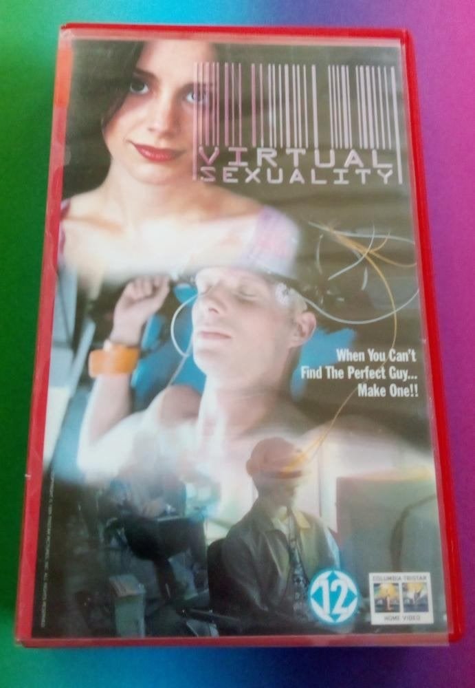 VHS - Virtual Sexuality - Ex-Rental, Nederlands ondertiteld, Verzenden, Komedie, Vanaf 12 jaar