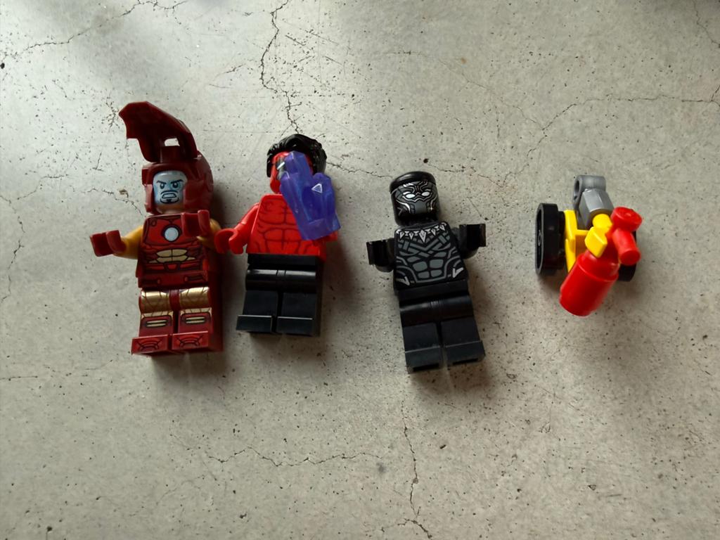 LEGO Marvel Iron Man vs. Thanos (76170) met Black Panther, Kinderen en Baby's, Speelgoed | Duplo en Lego, Gebruikt, Lego, Complete set