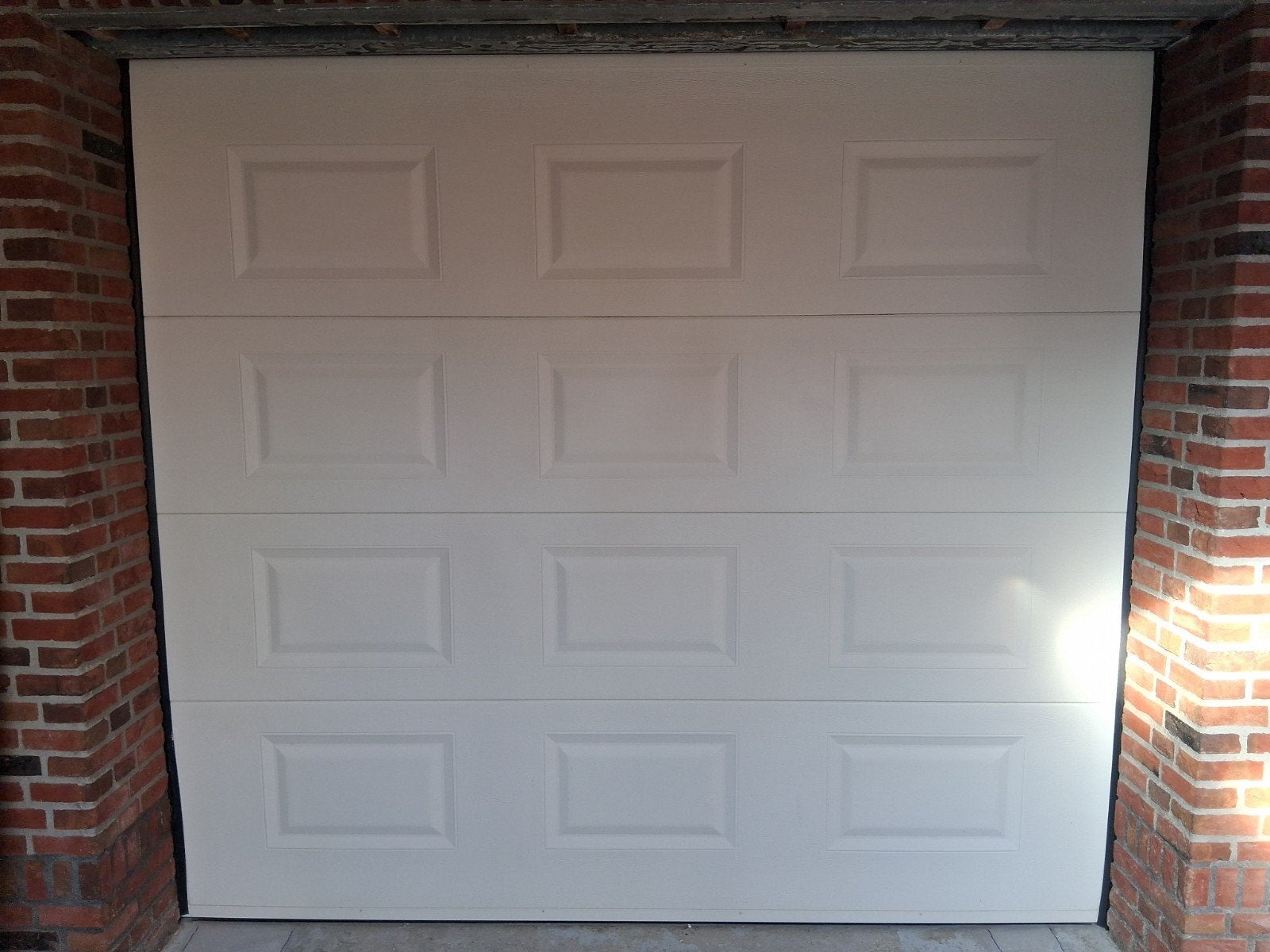 Delta 200 sectionale garagedeur met LiftMaster motor, Ophalen, Gebruikt, Garagedeur, 120 cm of meer