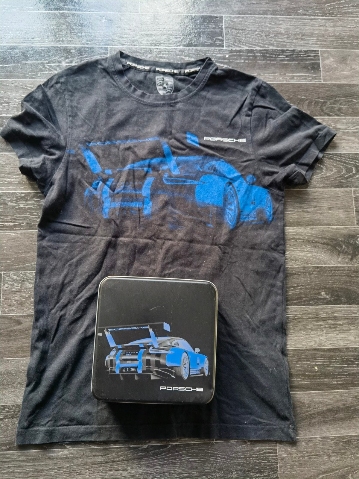 gebruikt origineel porsche T-shirt met metalen bakje, Ophalen of Verzenden, Zo goed als nieuw, Maat 48/50 (M), Zwart