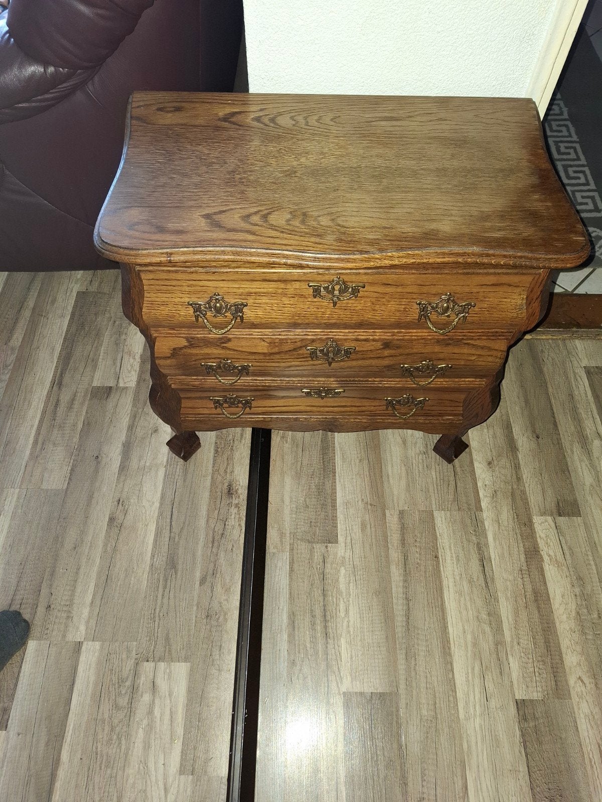 Kleine buikkast donkere eiken, Eikenhout, Zo goed als nieuw, 3 of 4 laden, Minder dan 100 cm