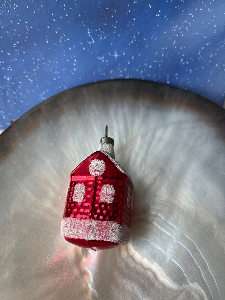 Oude rode glazen kerstbal: huisje, Gebruikt, ., Ophalen of Verzenden, .