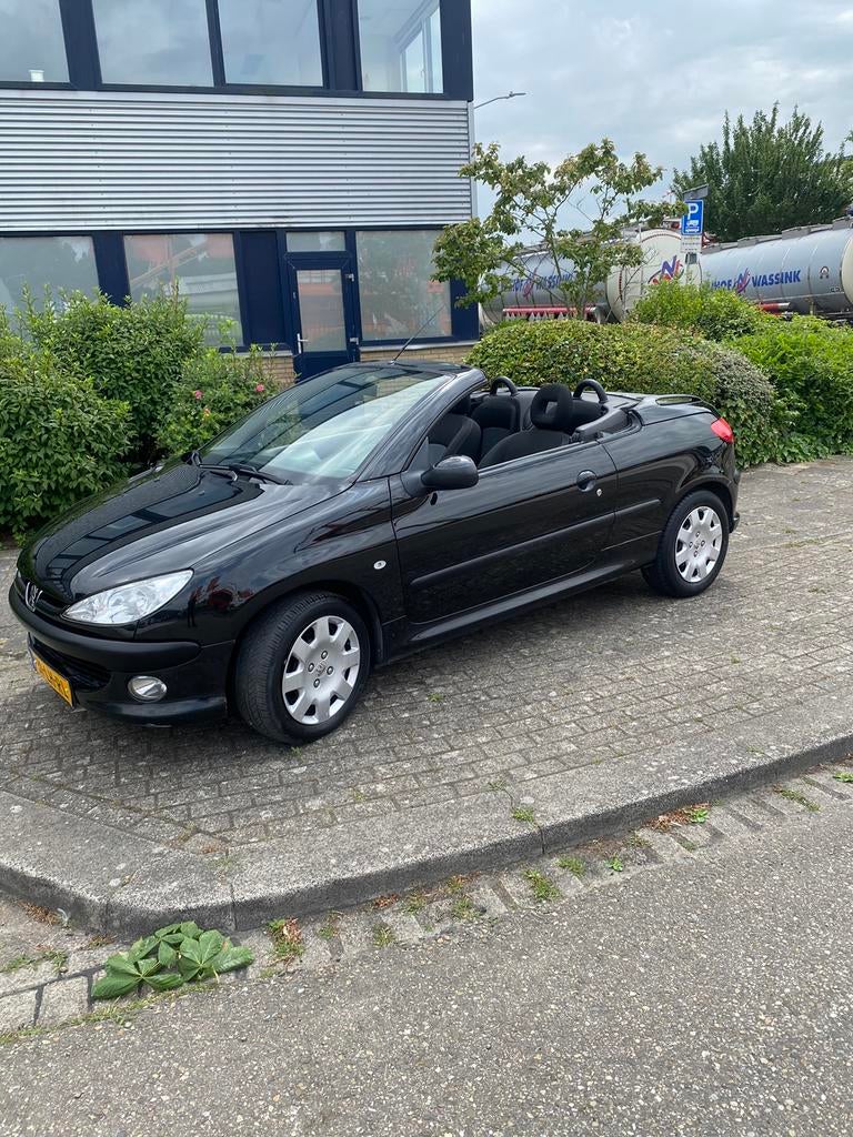 Peugeot 206 1.6 16V CC Roland Garros AUT 2003 Zwart, Auto's, 4 cilinders, Cabriolet, 4 stoelen, Zwart