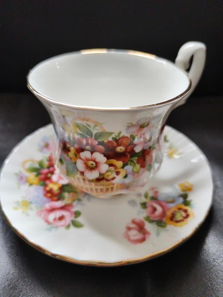 Engelse, Royal Albert porselein koffie kop., Ophalen of Verzenden, Zo goed als nieuw, Porselein, Kop en/of schotel