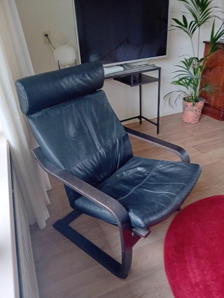 Ikea POANG leren fauteuil met comfortabele hoofdsteun, Huis en Inrichting, Fauteuils, Ophalen, Zo goed als nieuw, Leer, Modern