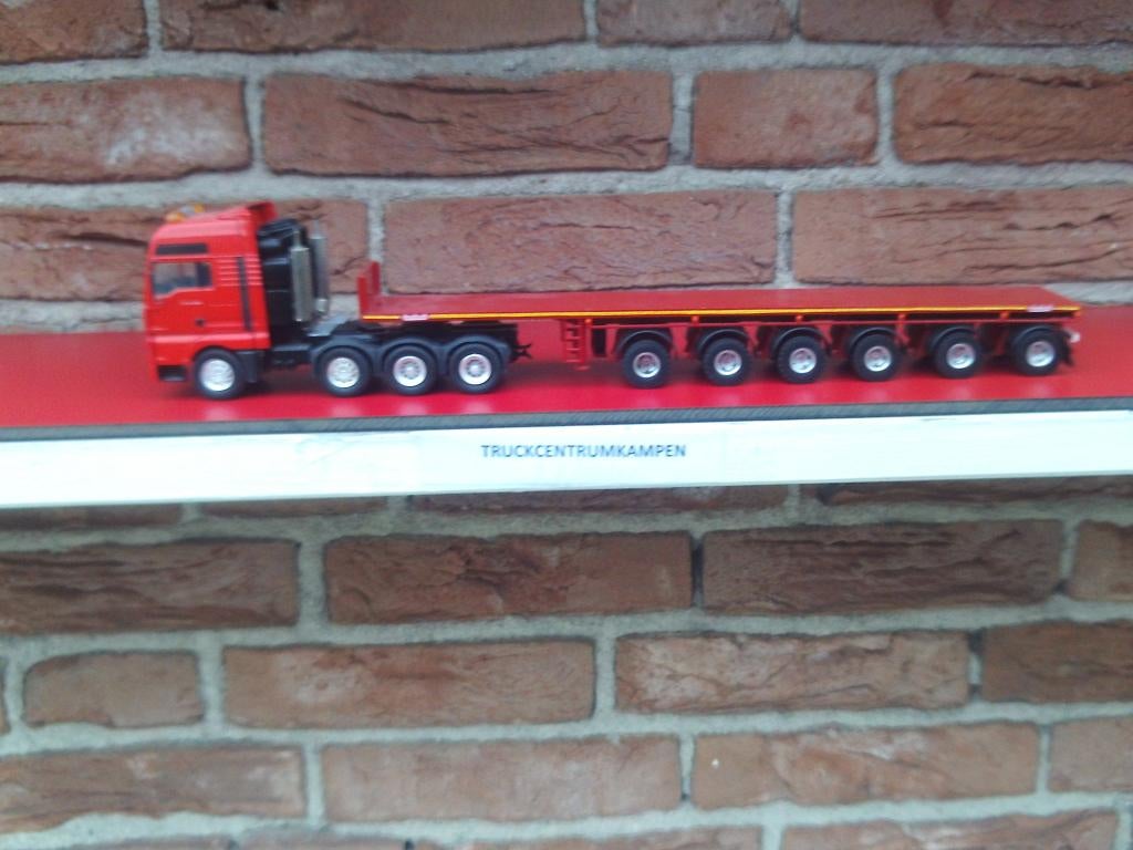 Conrad  Man  8 x 4  met  Ballasttrailer.