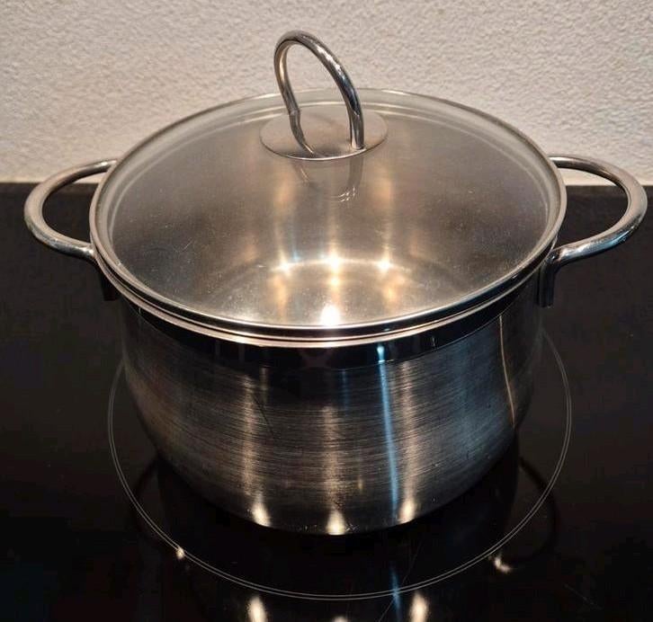 Sola Pan met Deksel - 22 cm, Kookpan of Snelkookpan, Gebruikt, Ophalen of Verzenden, Rvs
