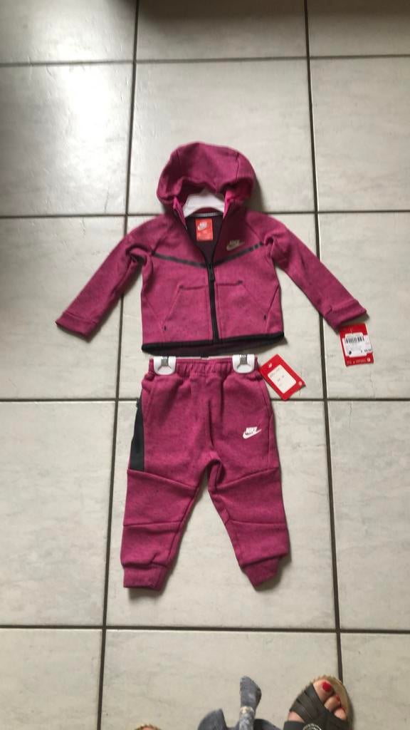 Nieuw! Nike Tech Fleece Set - Maat 86, Ophalen of Verzenden, Nieuw, Meisje, Setje